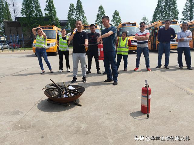 加强校车安全管理，保障乘车学生安全