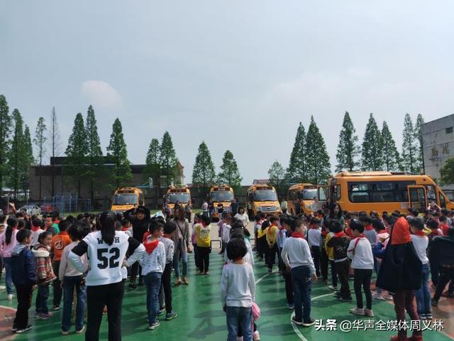 加强校车安全管理，保障乘车学生安全