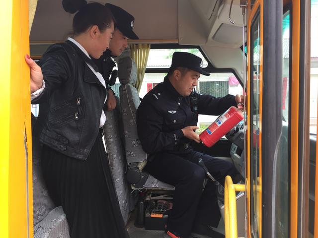 合阳县公安局路井派出所开展校车安全检查
