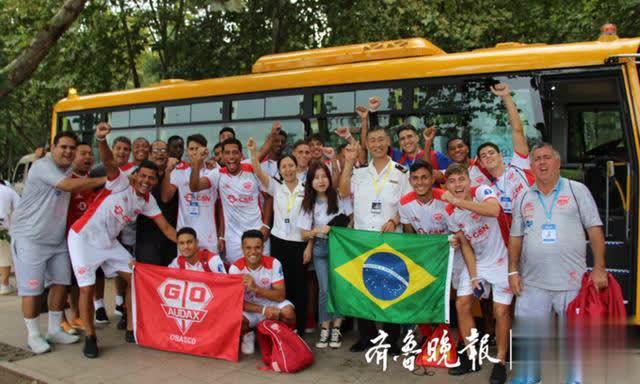 世界青少年足球赛青岛开战,温馨校车助力 世界青少年足球赛青岛开战,温馨校车助力