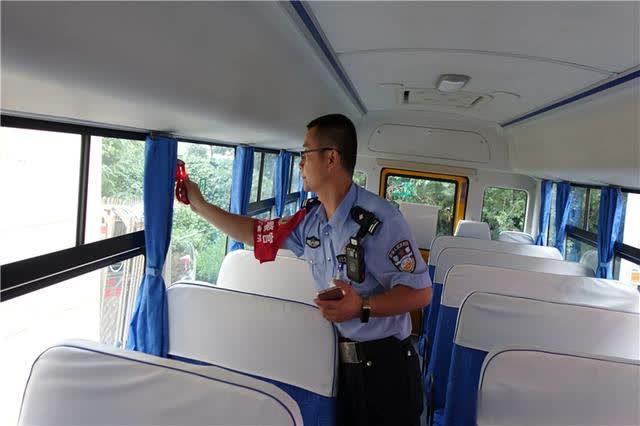 严把校车审验关，护航学生上学路