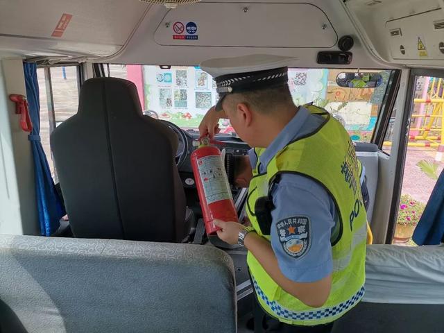 开学季！济源交警深入校园送“安全”