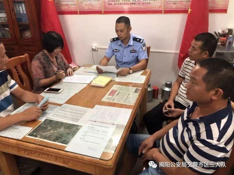 潮汕一校车被举报！为了赶时间便逆向行驶的行为让人后怕！