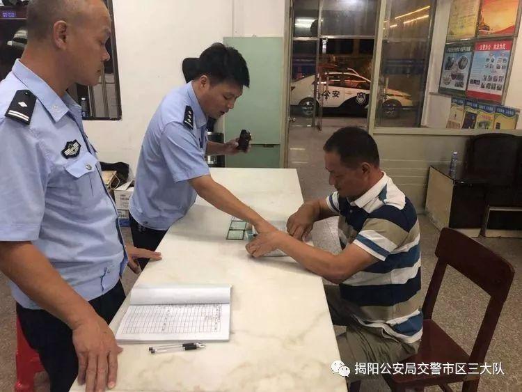 潮汕一校车被举报！为了赶时间便逆向行驶的行为让人后怕！